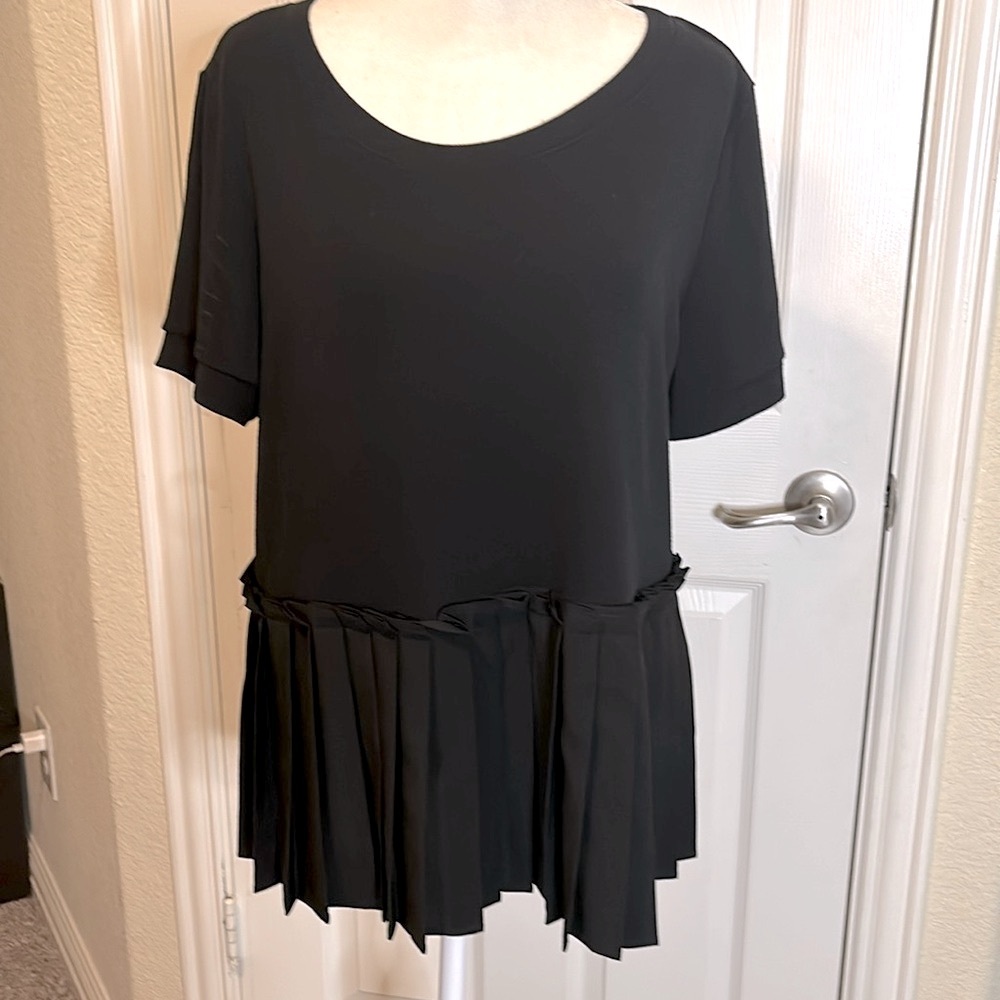 Halogen Black Short Sleeve Pleated Bottom Shirt